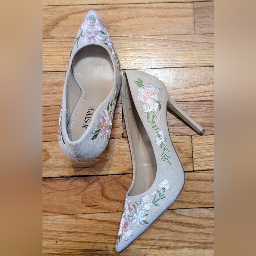 JustFab Flower embroidered pumps 8.5
